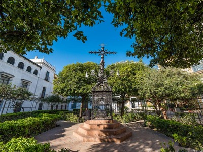 Cruz de la Cerrajería del Barrio de Santa Cruz - ViajandoPorSevilla.com