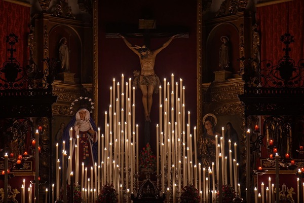 Altar de culto de la Hermandad de la Hiniesta - ViajandoPorSevilla.com