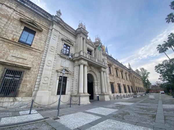 Rectorado Universidad Sevilla (Antigua Fábrica de Tabacos) - ViajandoPorSevilla.com
